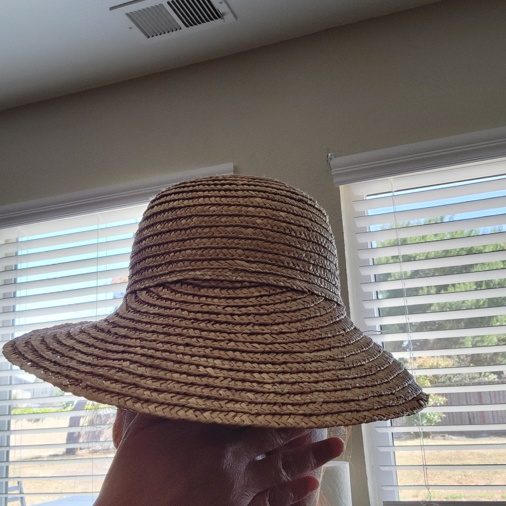 womans sun hat with bow